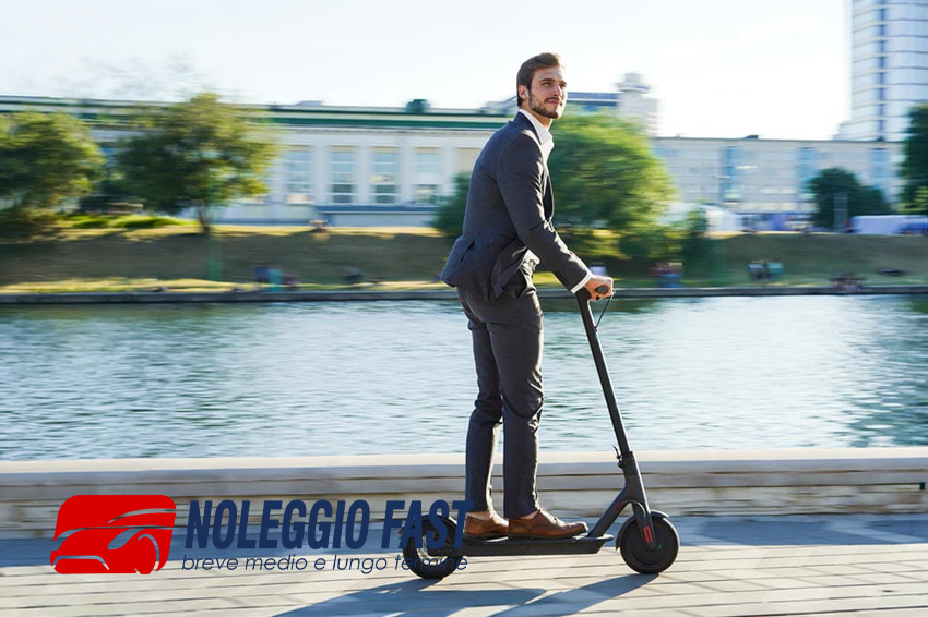 Monopattino Elettrico - Cambia marcia alla tua giornata: ecologico, rapido, tuo.